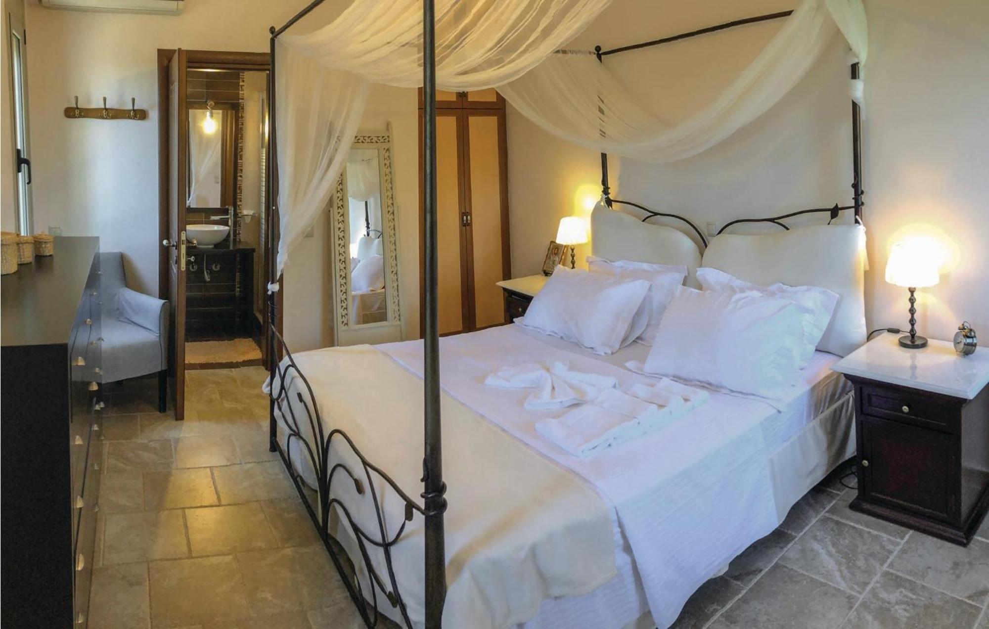 Amazing Home In Koroni With Wifi Extérieur photo