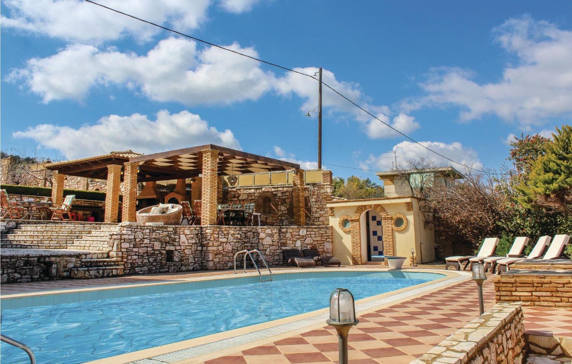 Amazing Home In Koroni With Wifi Extérieur photo