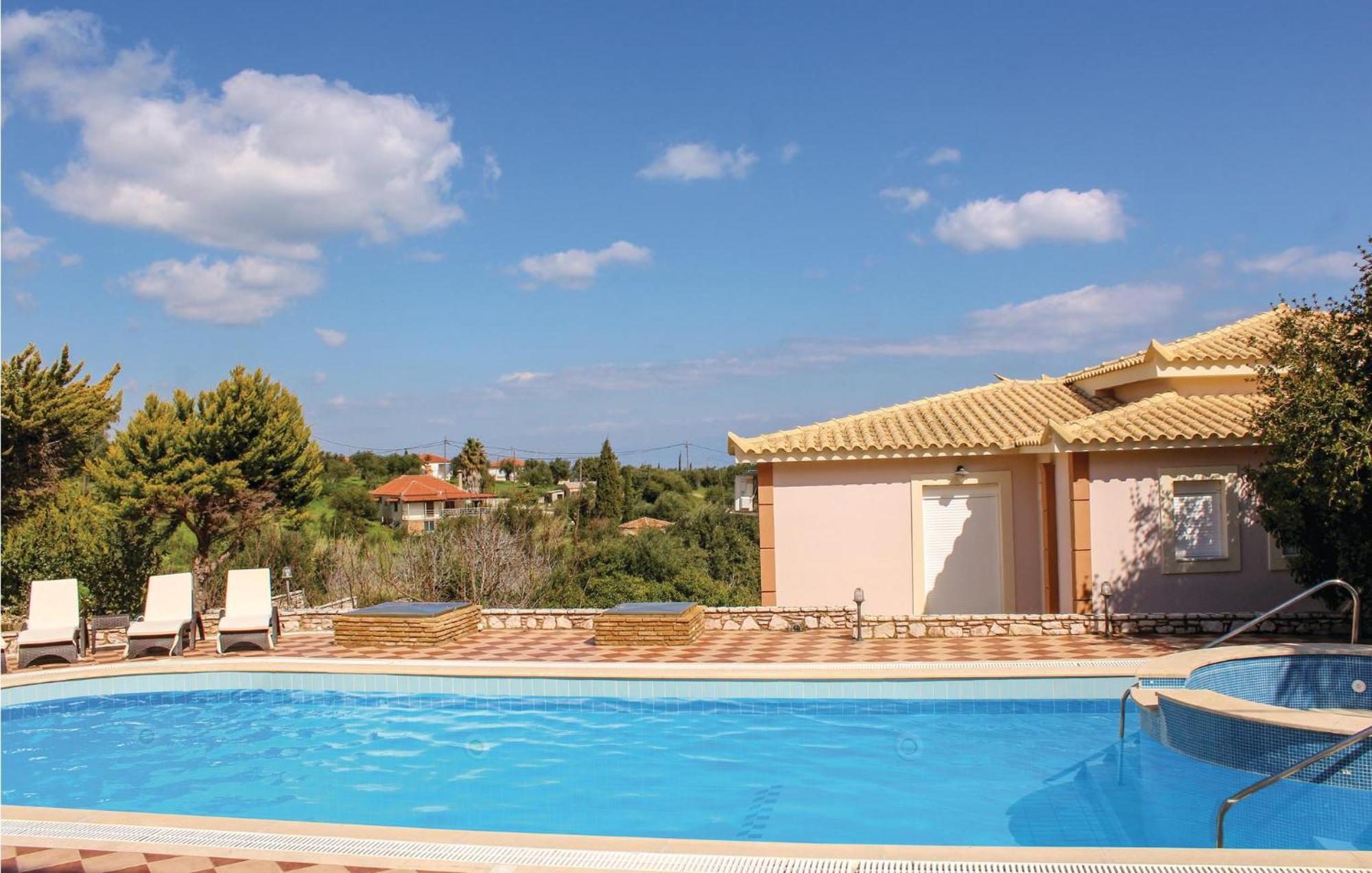 Amazing Home In Koroni With Wifi Extérieur photo