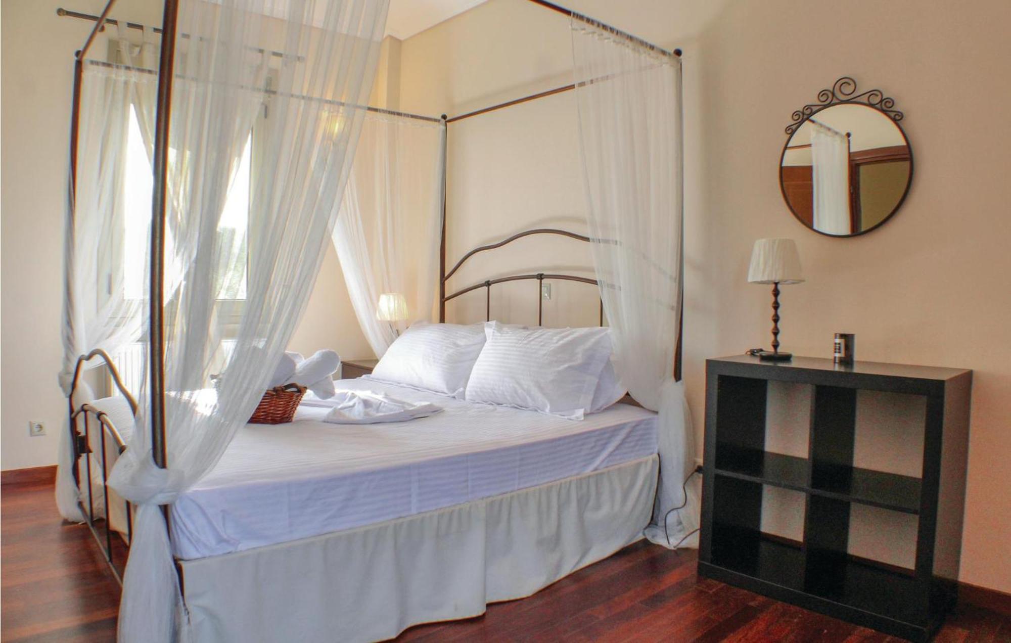 Amazing Home In Koroni With Wifi Extérieur photo