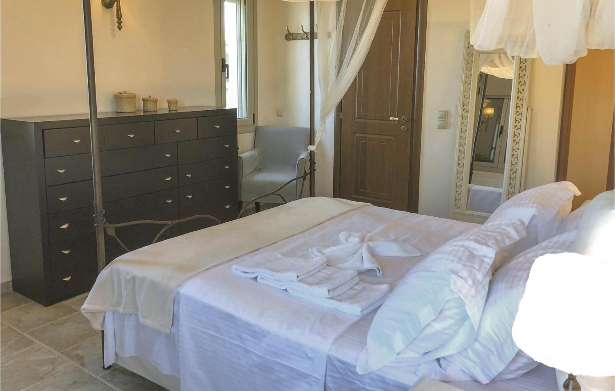 Amazing Home In Koroni With Wifi Extérieur photo
