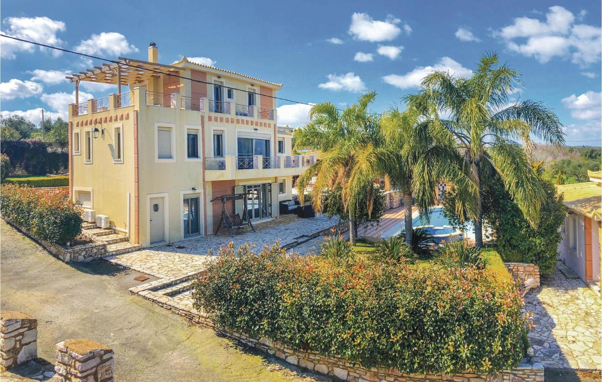 Amazing Home In Koroni With Wifi Extérieur photo